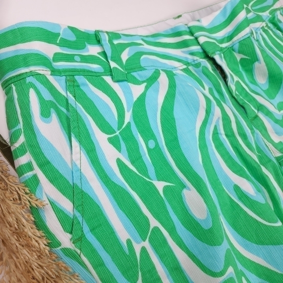 Lilly Pulitzer The Chipper Short  Finders  Keepers Print in Resort White… - Picture 8 of 9